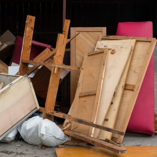 Lomtalanítás, régi bútorok elszállítása